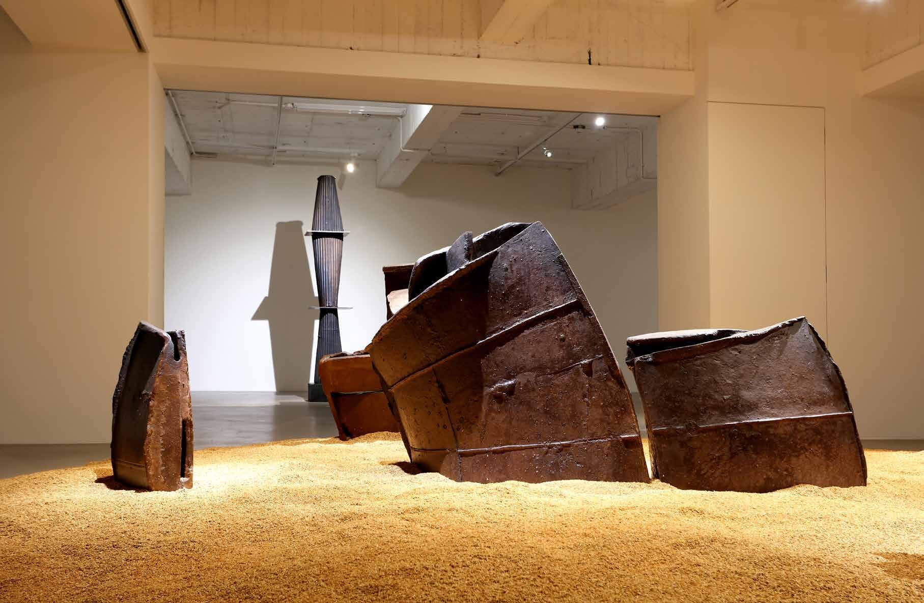 如光漫漫系列鋼鐵作品於沙地展場